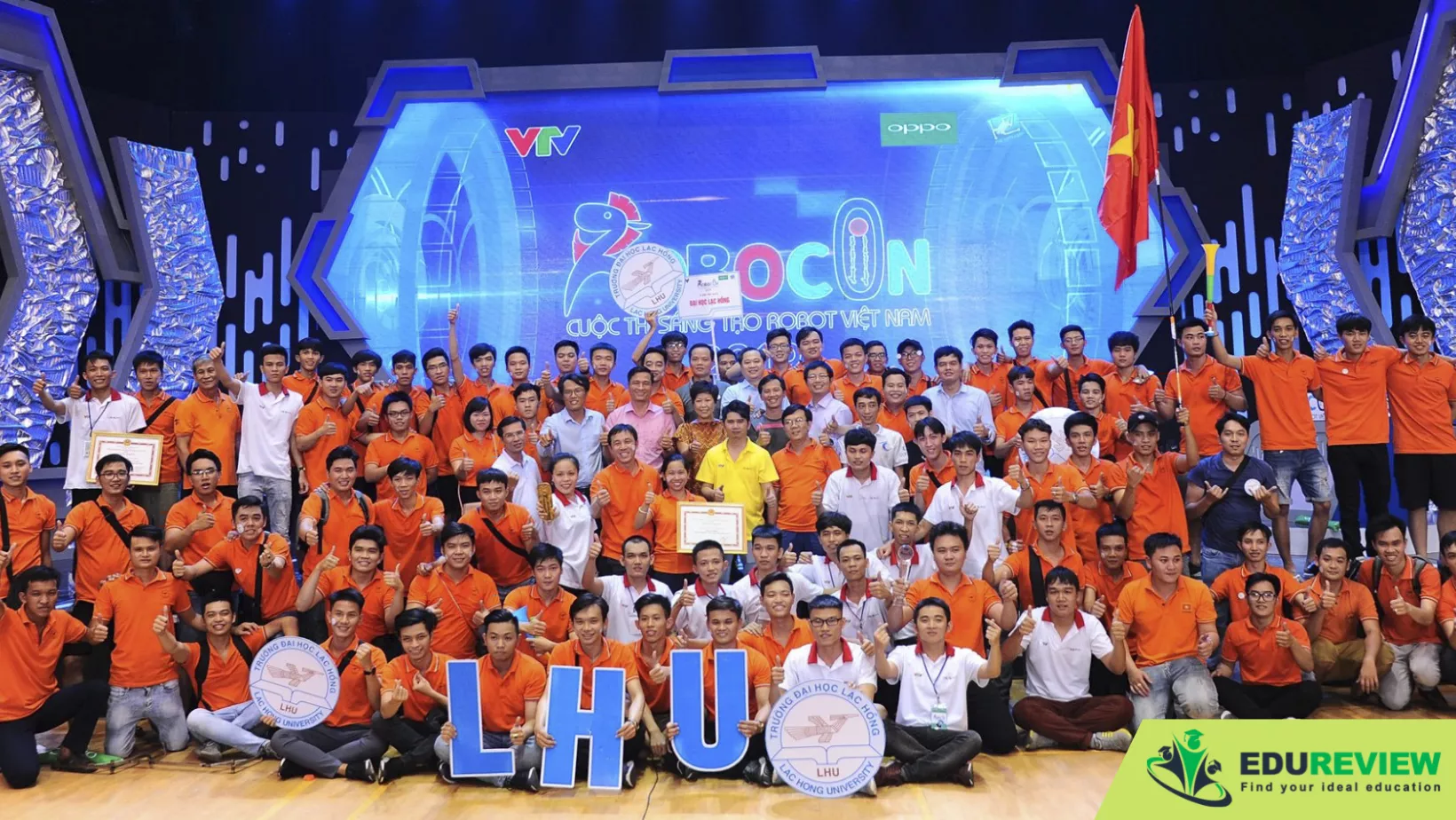hoạt động sinh viên đại học lạc hồng