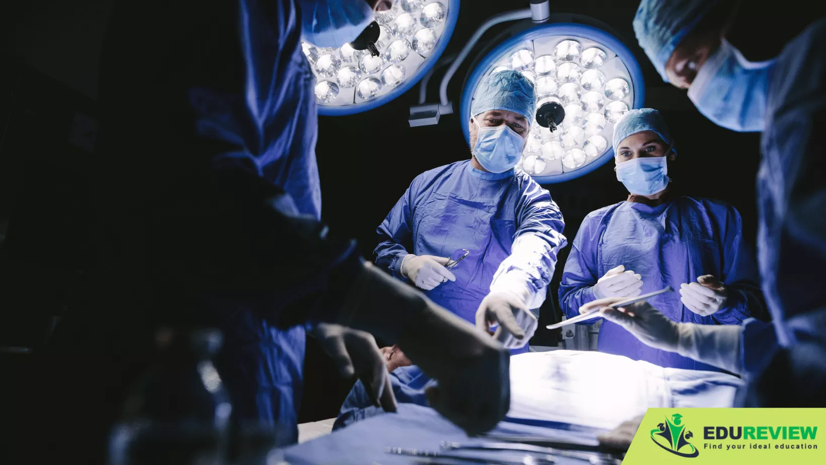 lương bác sĩ phẫu thuật 