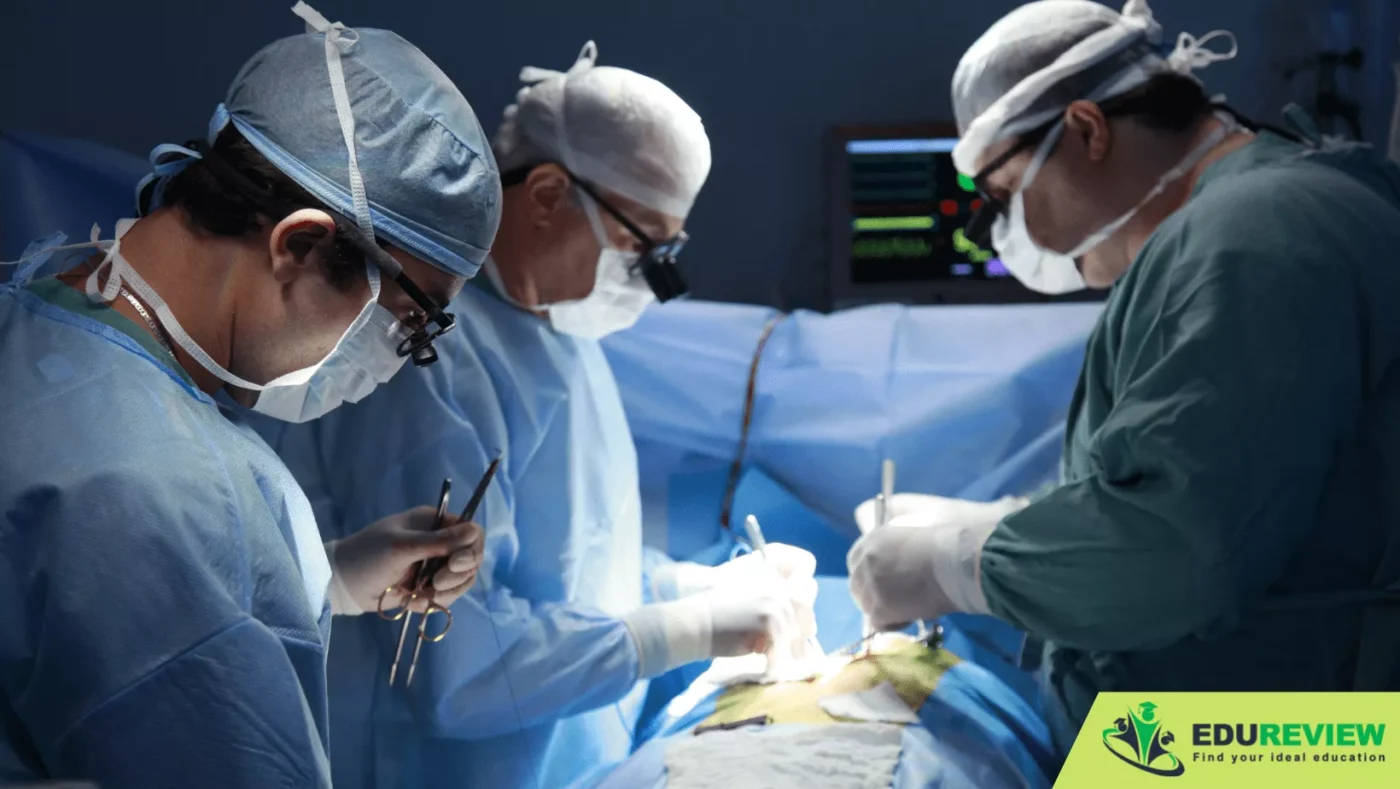 lương bác sĩ phẫu thuật